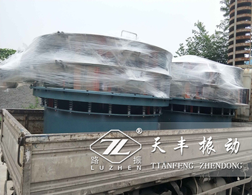 寧夏TS2000振動篩已發(fā)貨,丁經(jīng)理請注意查收！